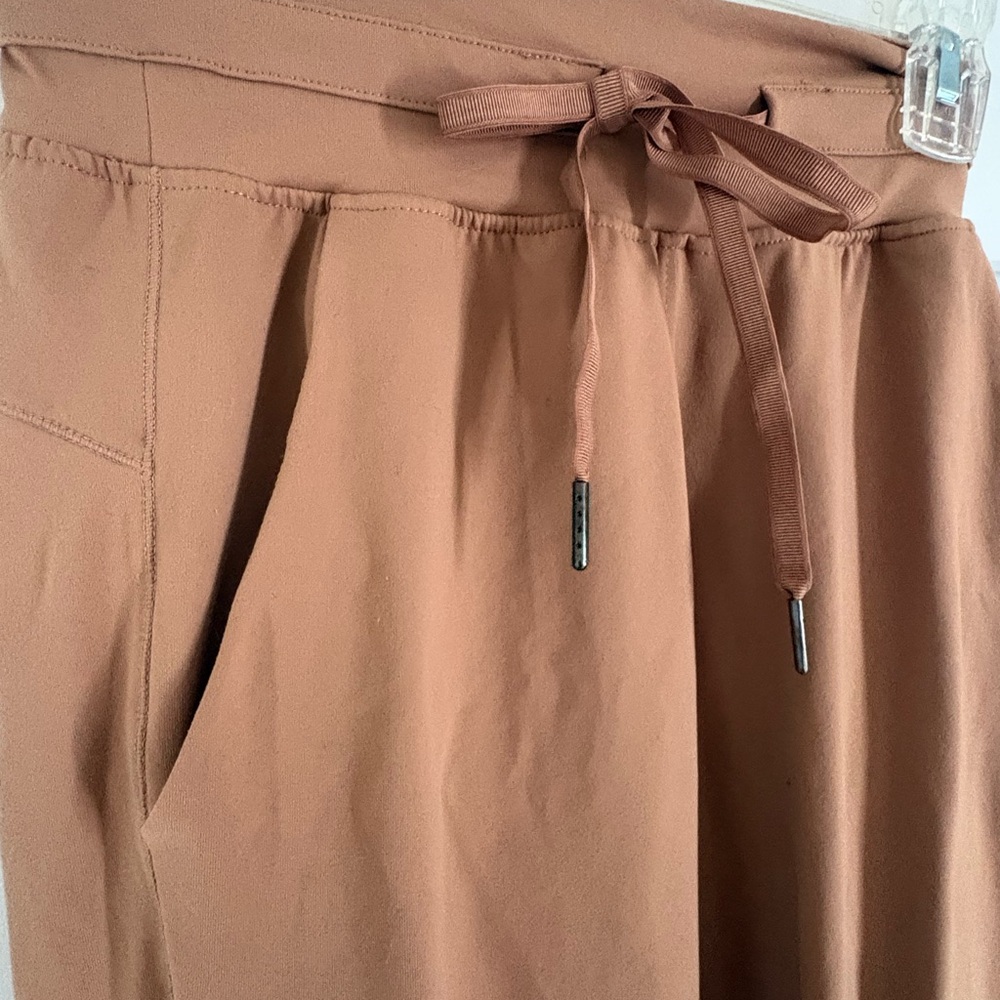 ZYIA Active Jogger Leggings in Camel Brown